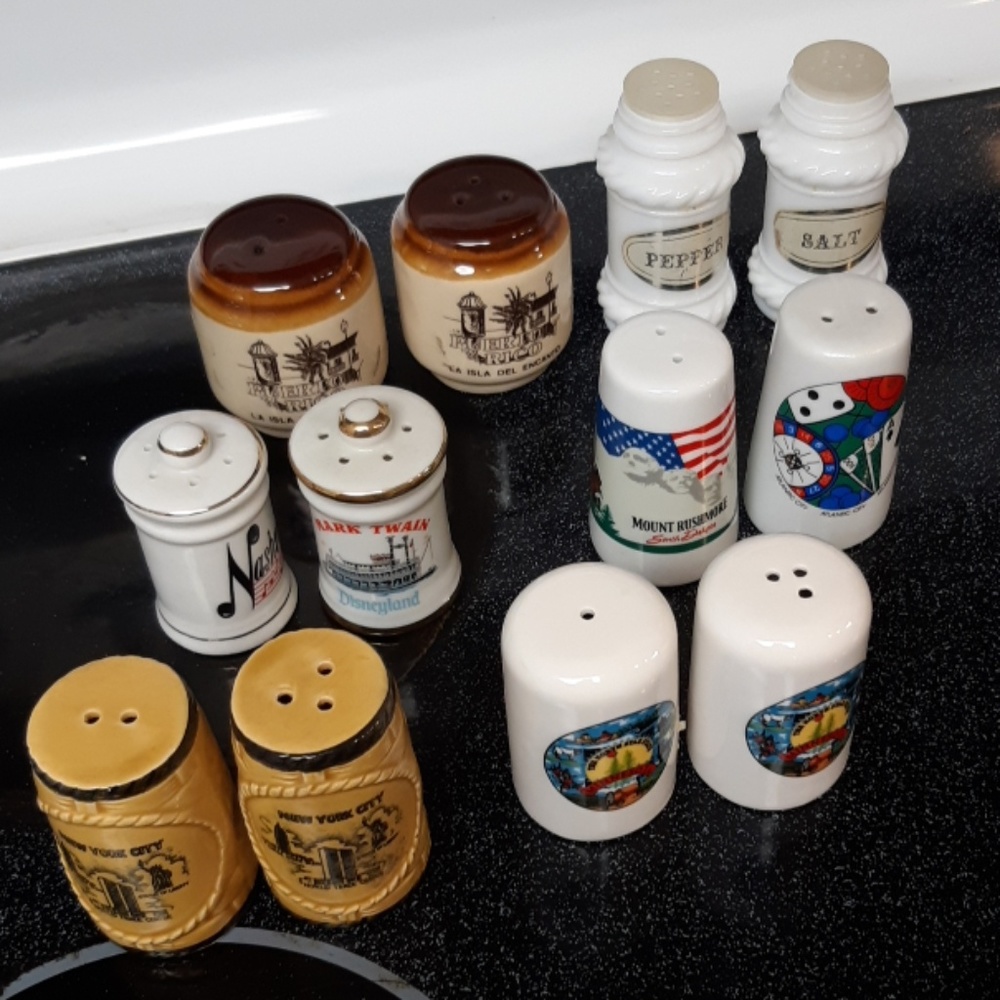 Old Vintage Travel State Salt and pepper Shakers Collection box #1 souvenir